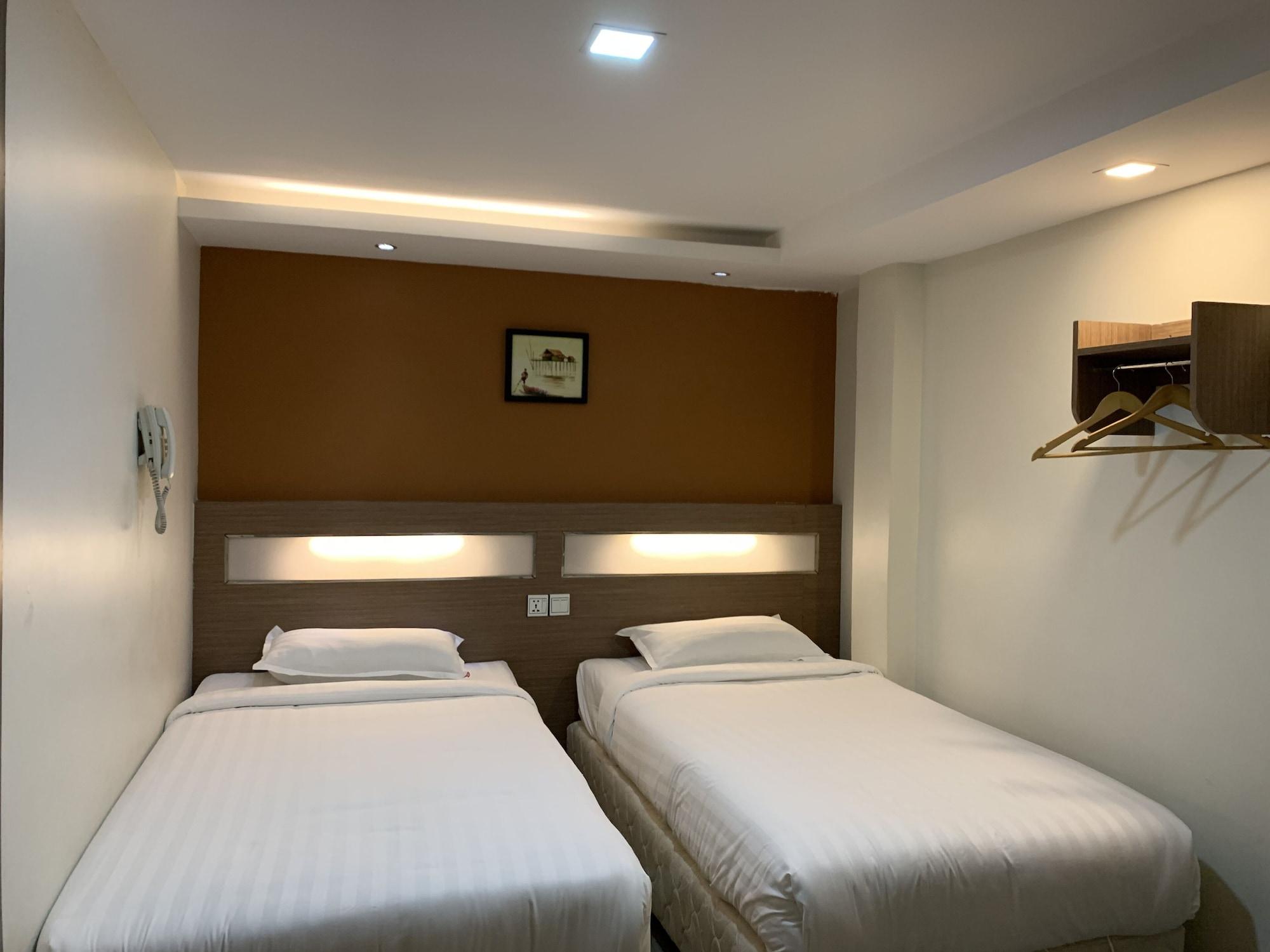 The Vibe Inn Yangon Exterior photo
