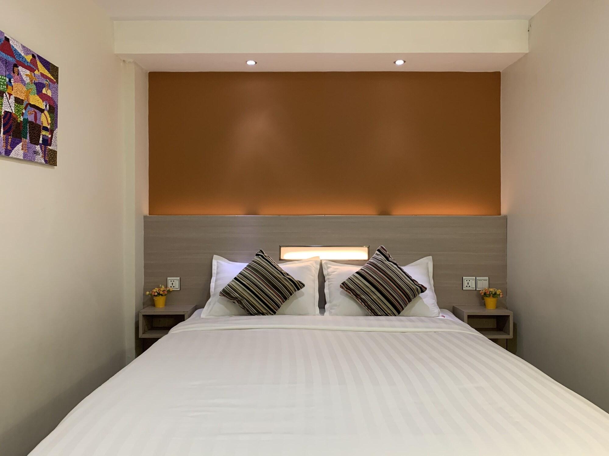 The Vibe Inn Yangon Exterior photo