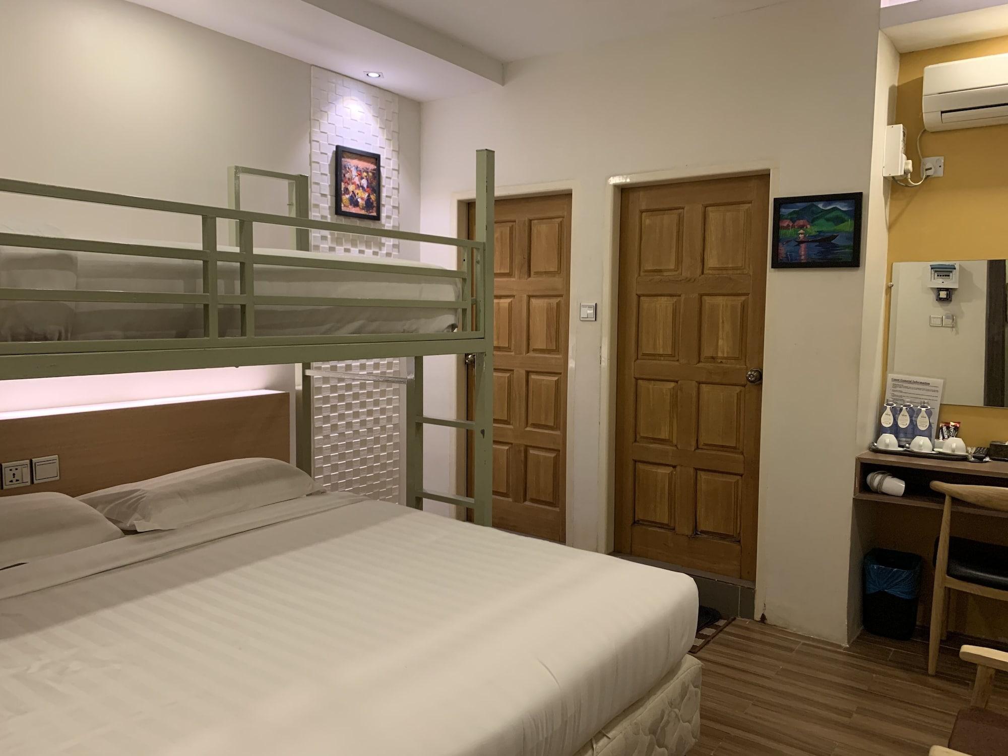 The Vibe Inn Yangon Exterior photo