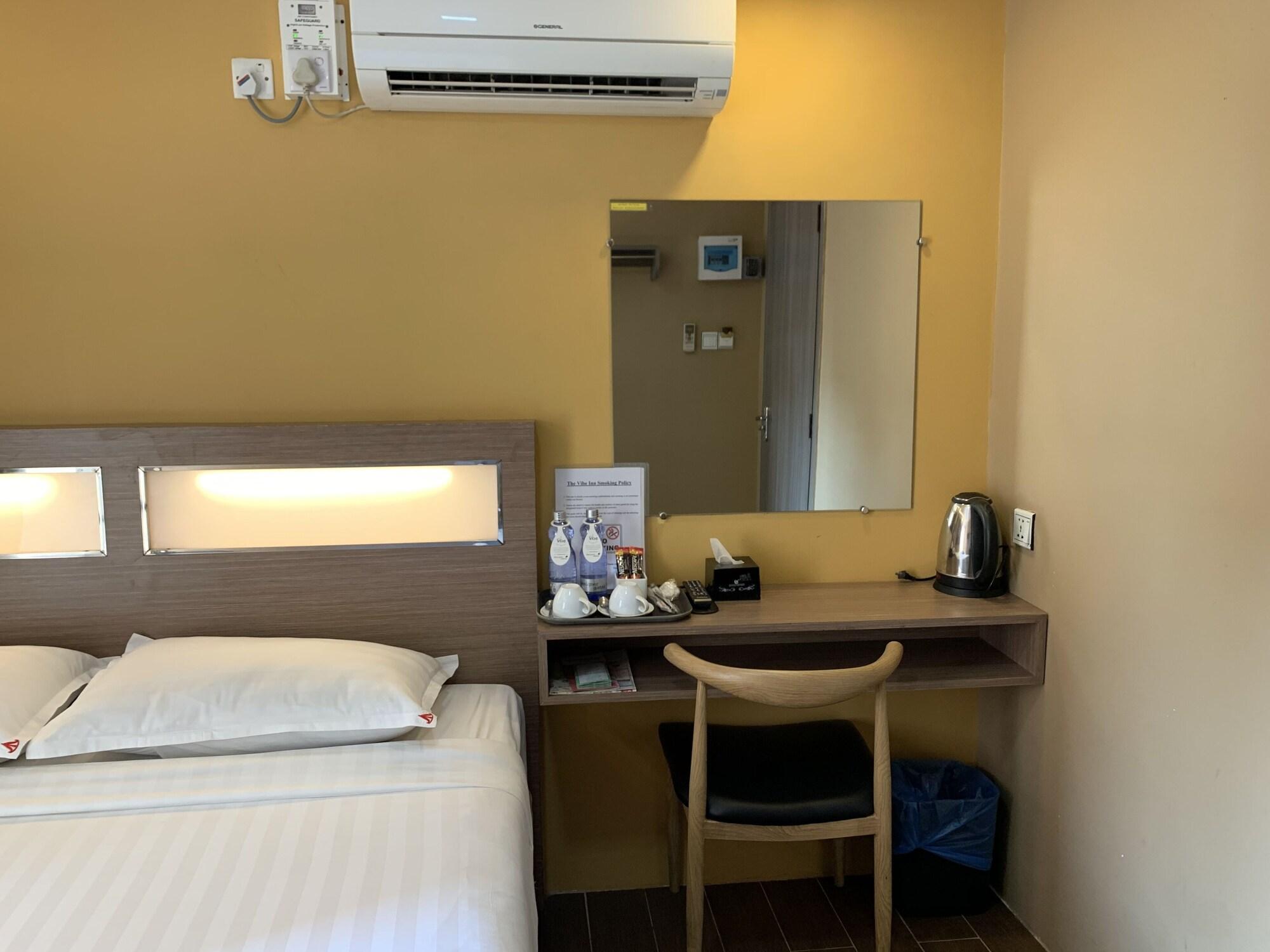 The Vibe Inn Yangon Exterior photo