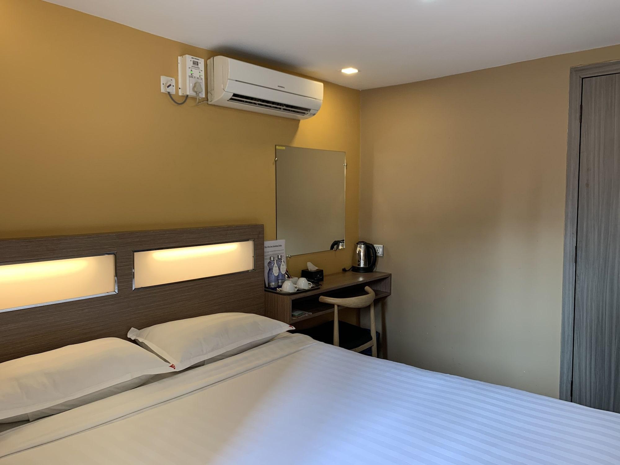 The Vibe Inn Yangon Exterior photo