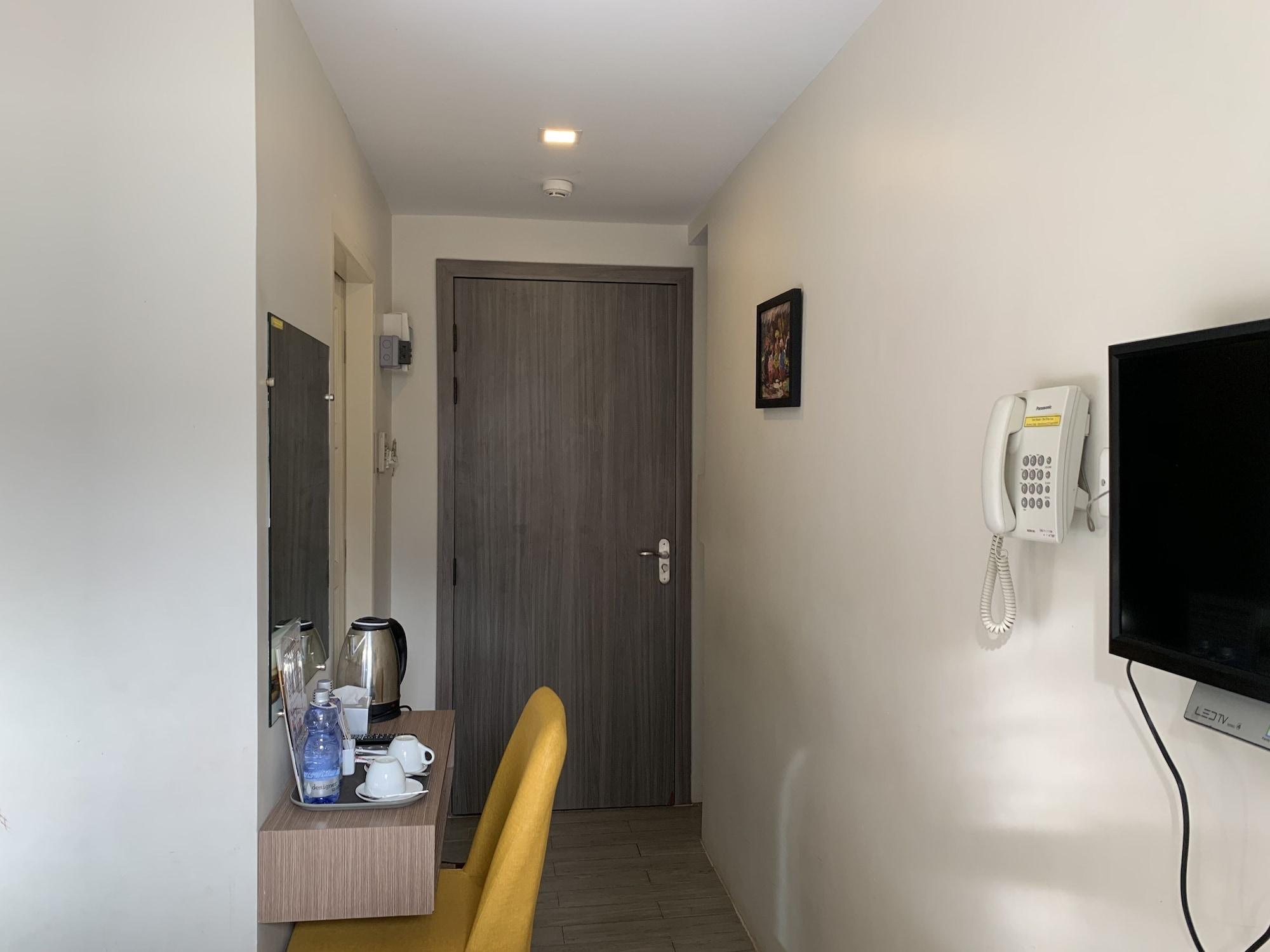 The Vibe Inn Yangon Exterior photo