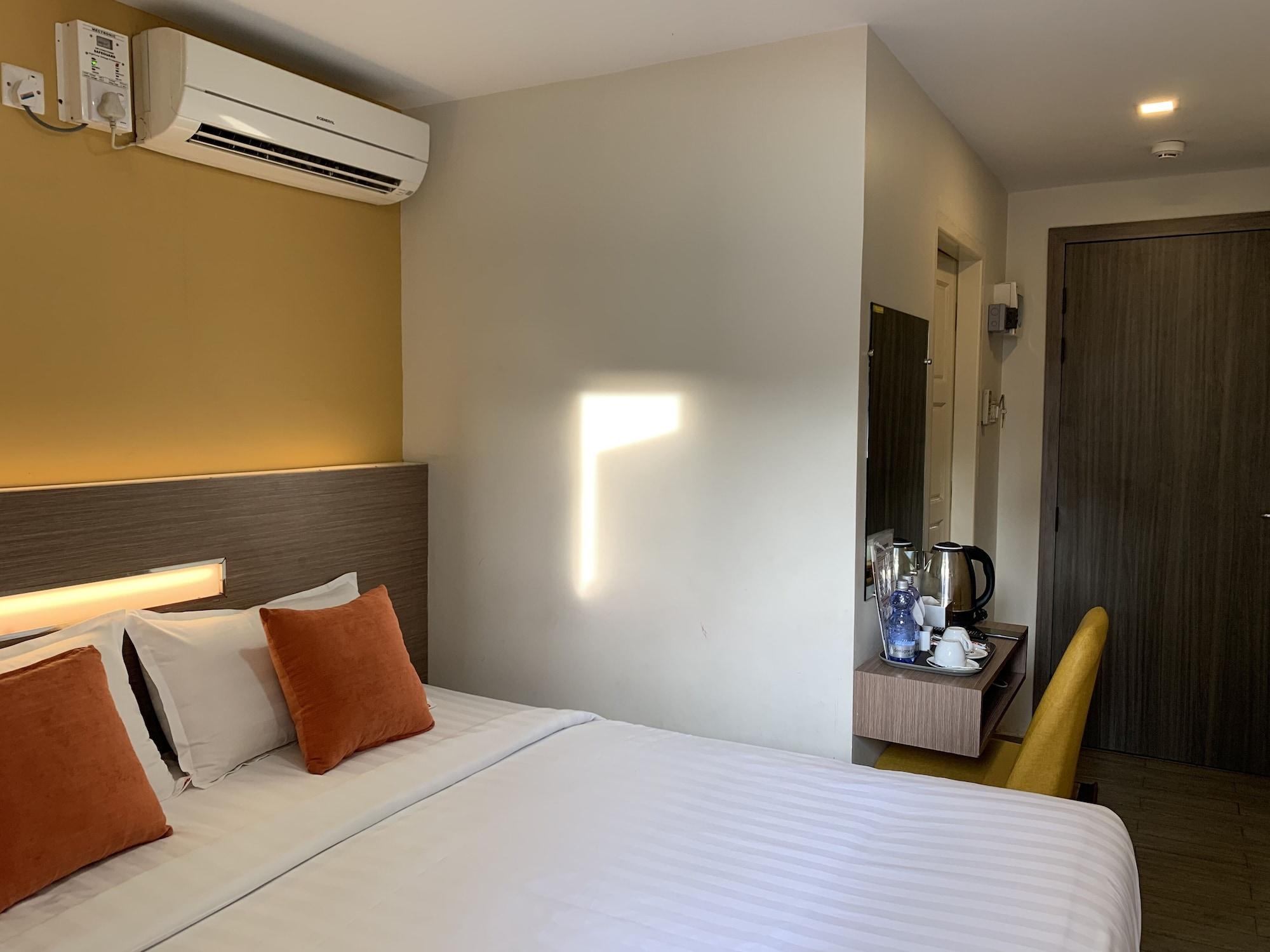 The Vibe Inn Yangon Exterior photo