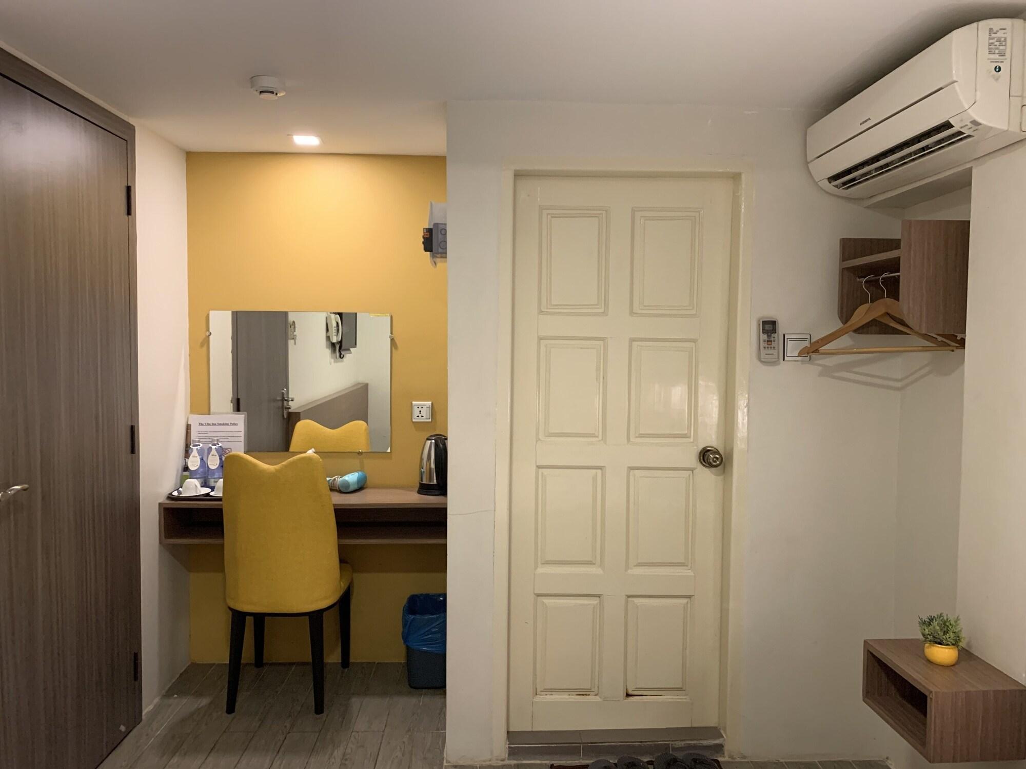 The Vibe Inn Yangon Exterior photo