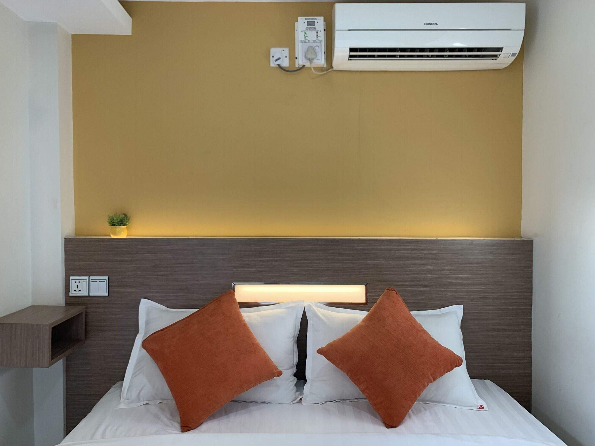 The Vibe Inn Yangon Exterior photo