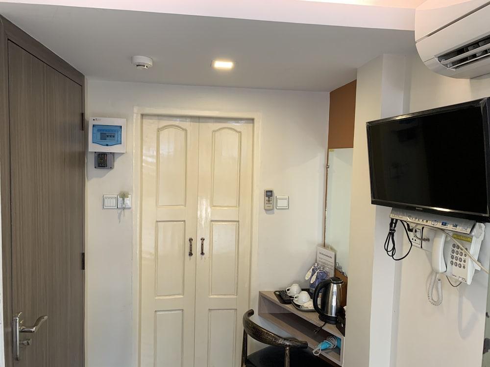 The Vibe Inn Yangon Exterior photo