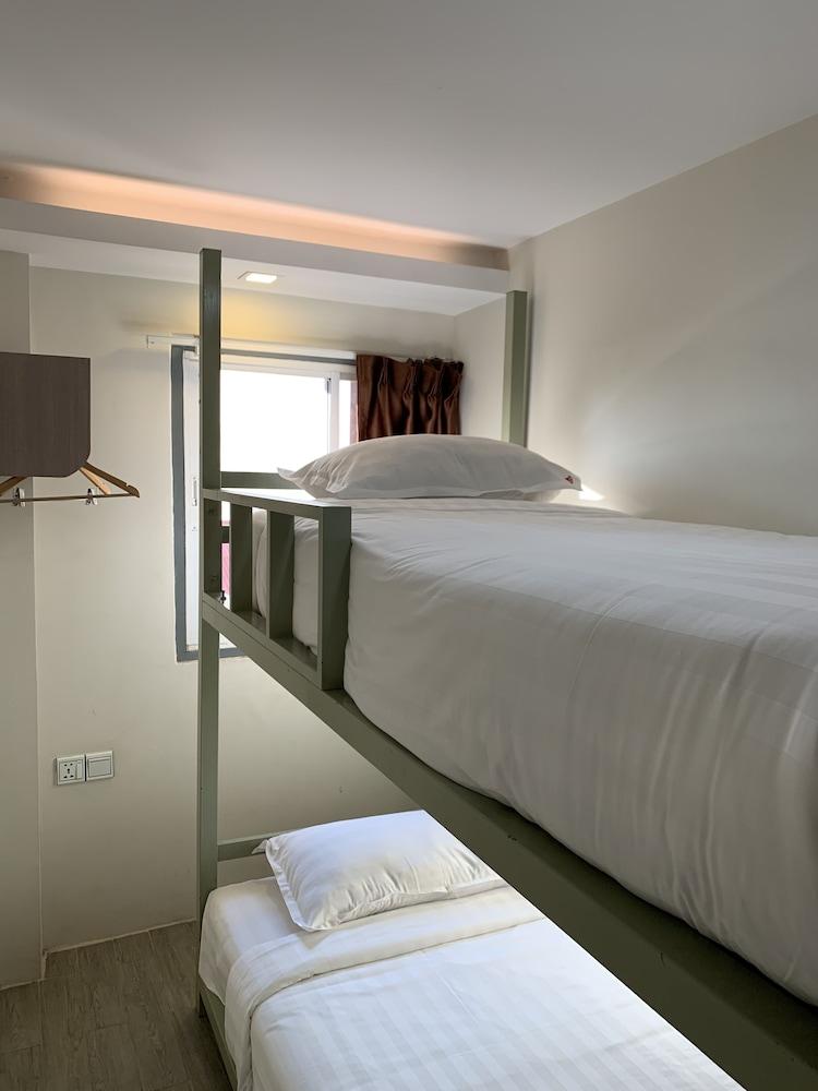 The Vibe Inn Yangon Exterior photo