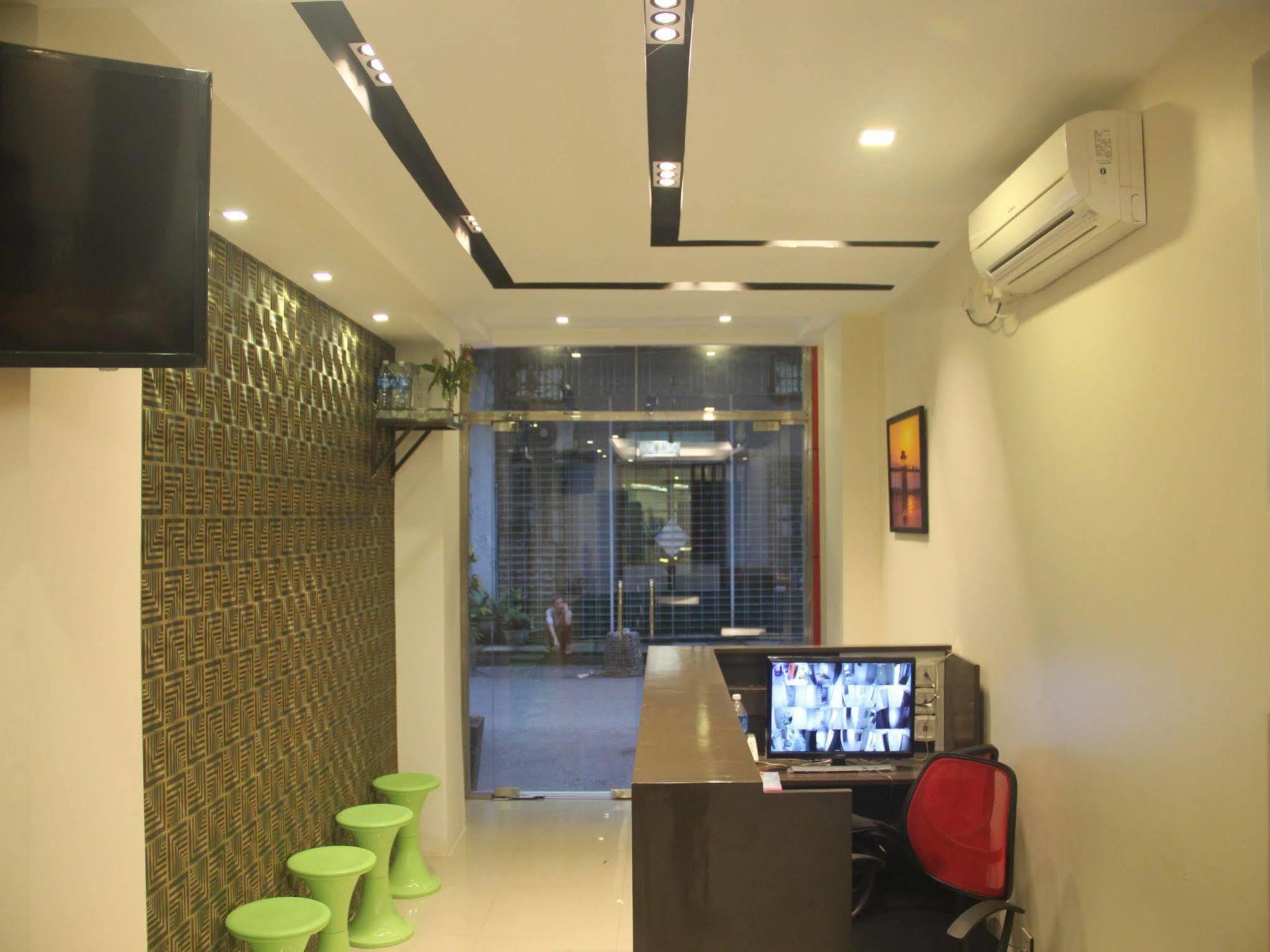 The Vibe Inn Yangon Exterior photo