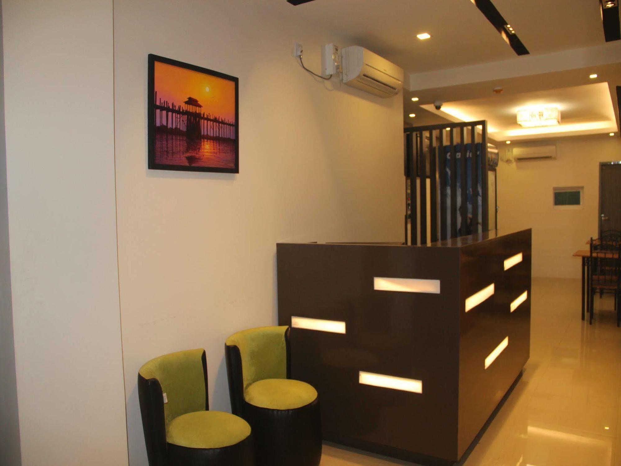 The Vibe Inn Yangon Exterior photo