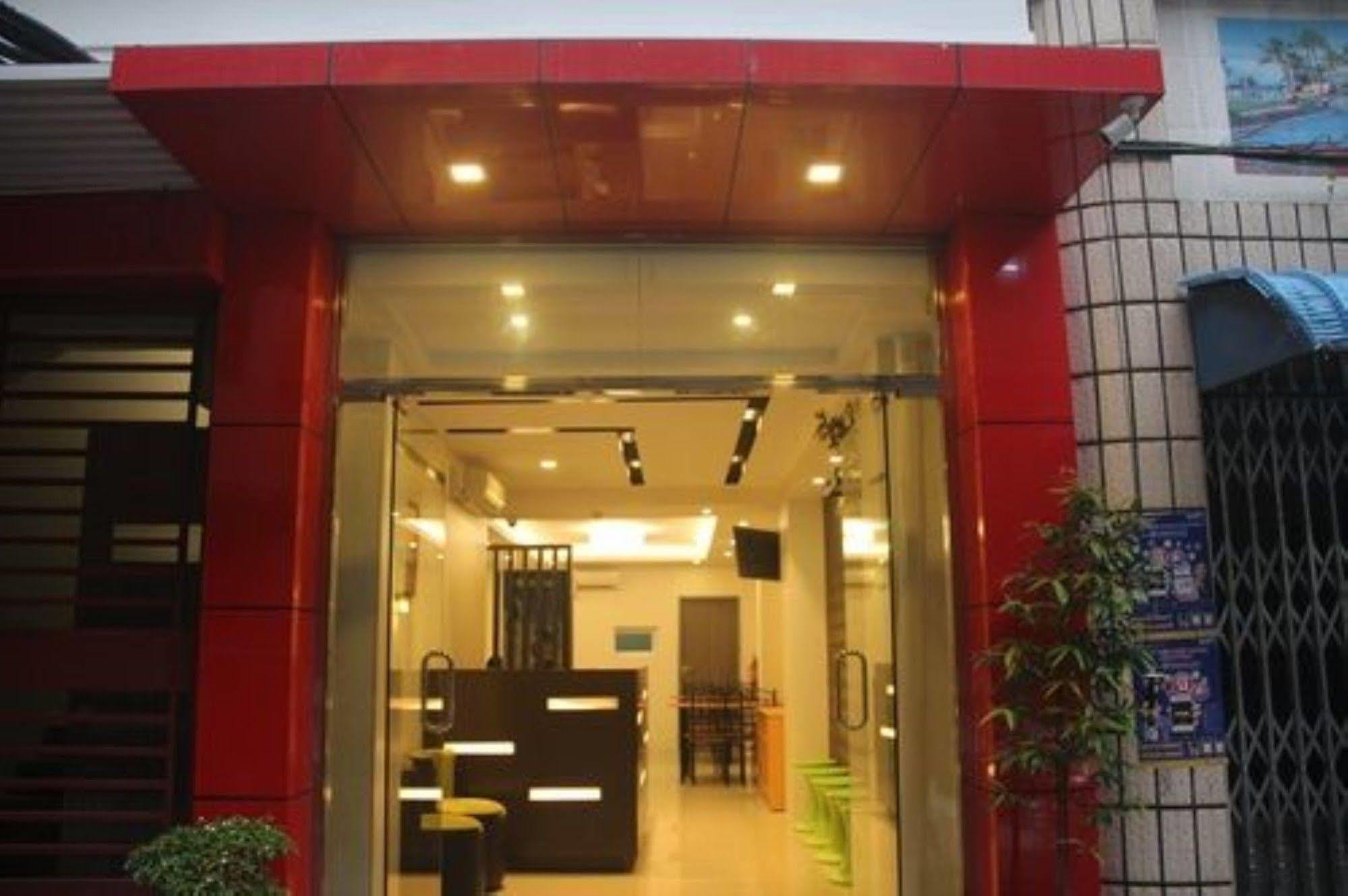 The Vibe Inn Yangon Exterior photo