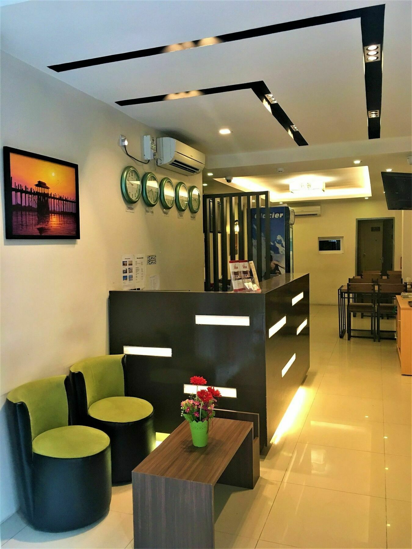 The Vibe Inn Yangon Exterior photo