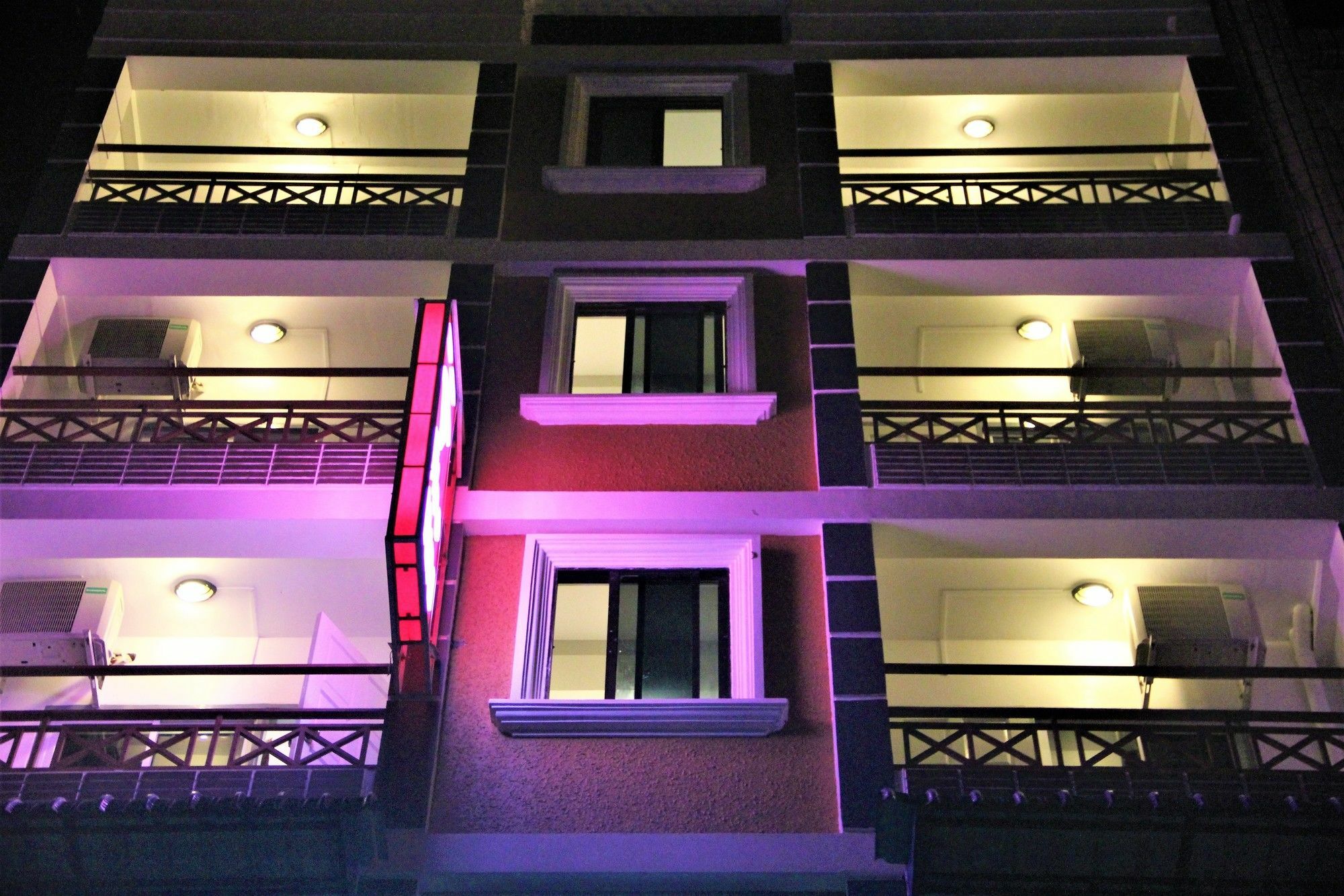The Vibe Inn Yangon Exterior photo