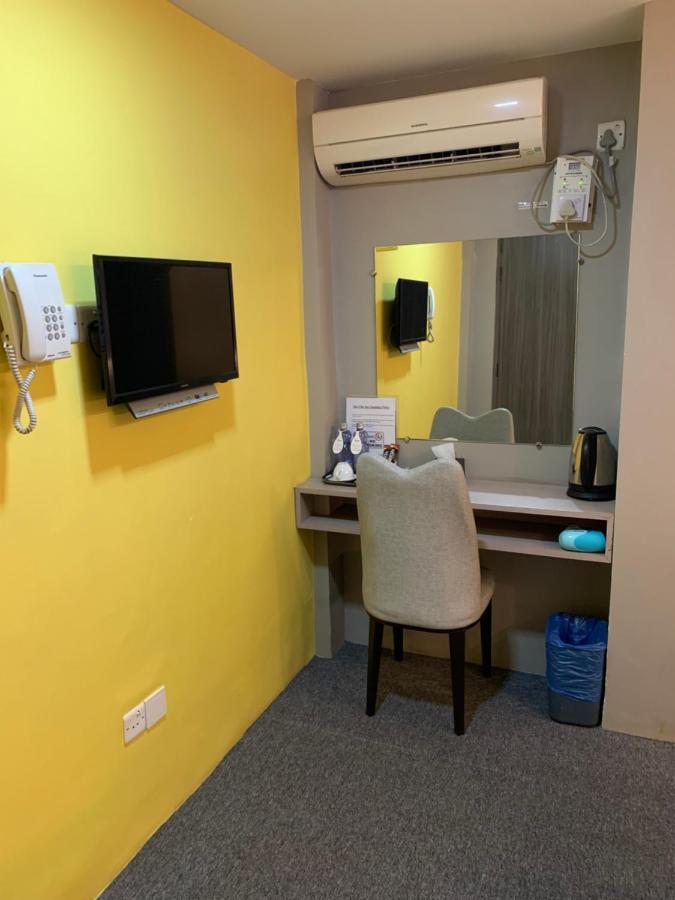 The Vibe Inn Yangon Exterior photo