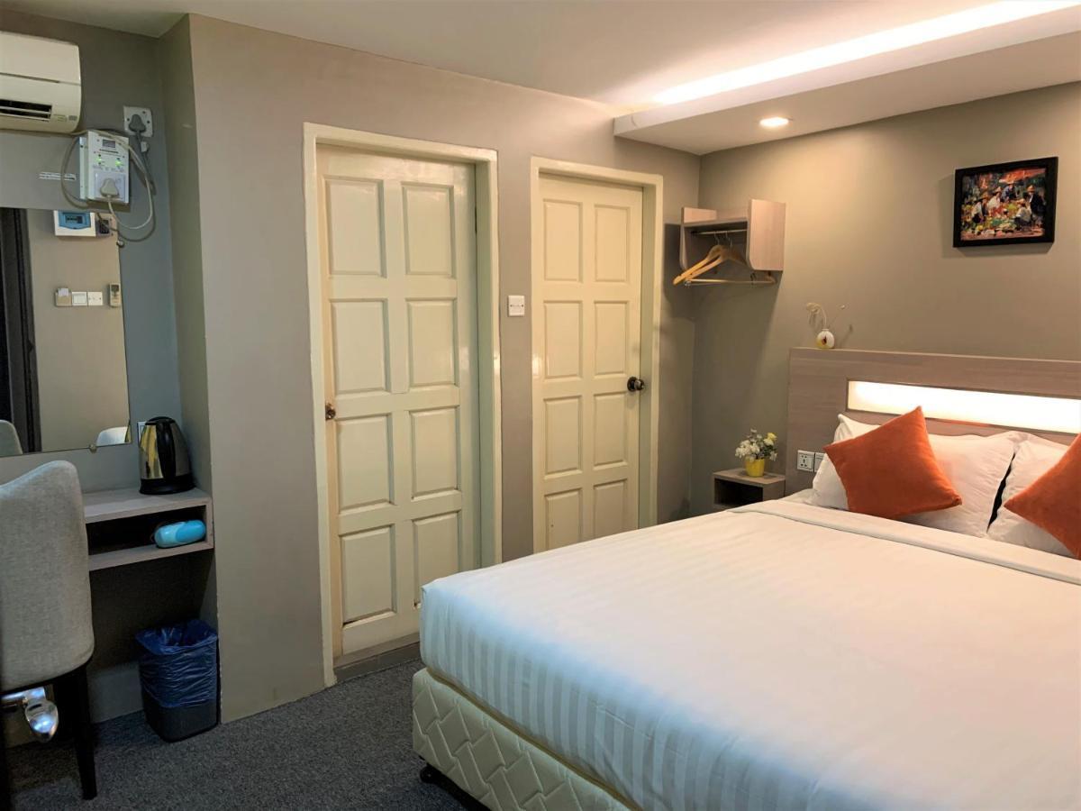 The Vibe Inn Yangon Exterior photo