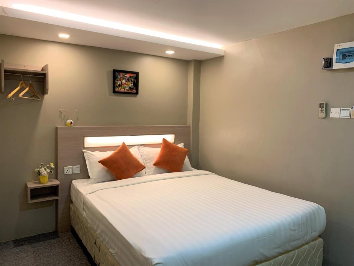 The Vibe Inn Yangon Exterior photo
