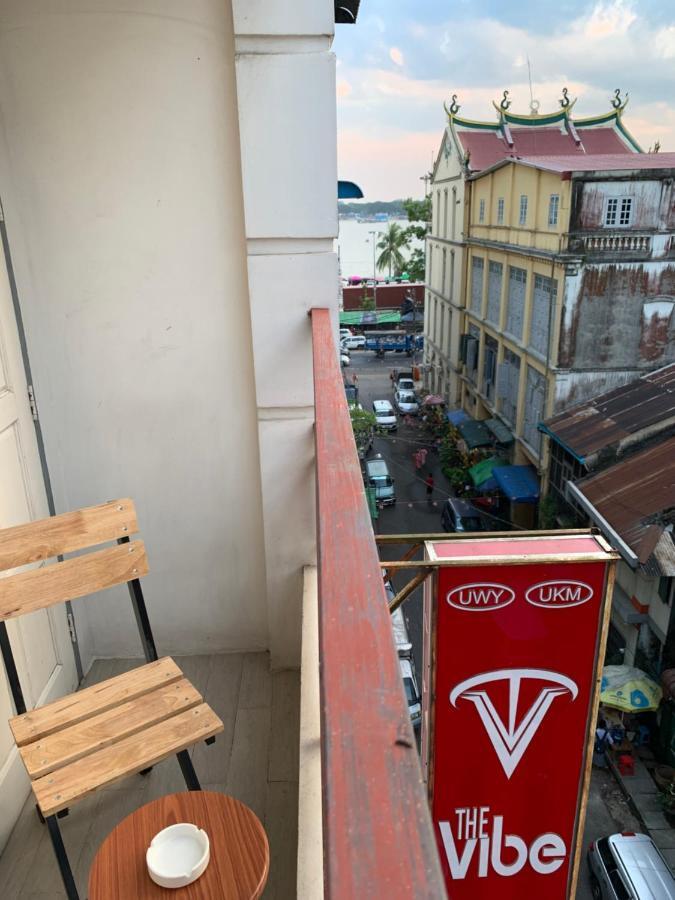 The Vibe Inn Yangon Exterior photo